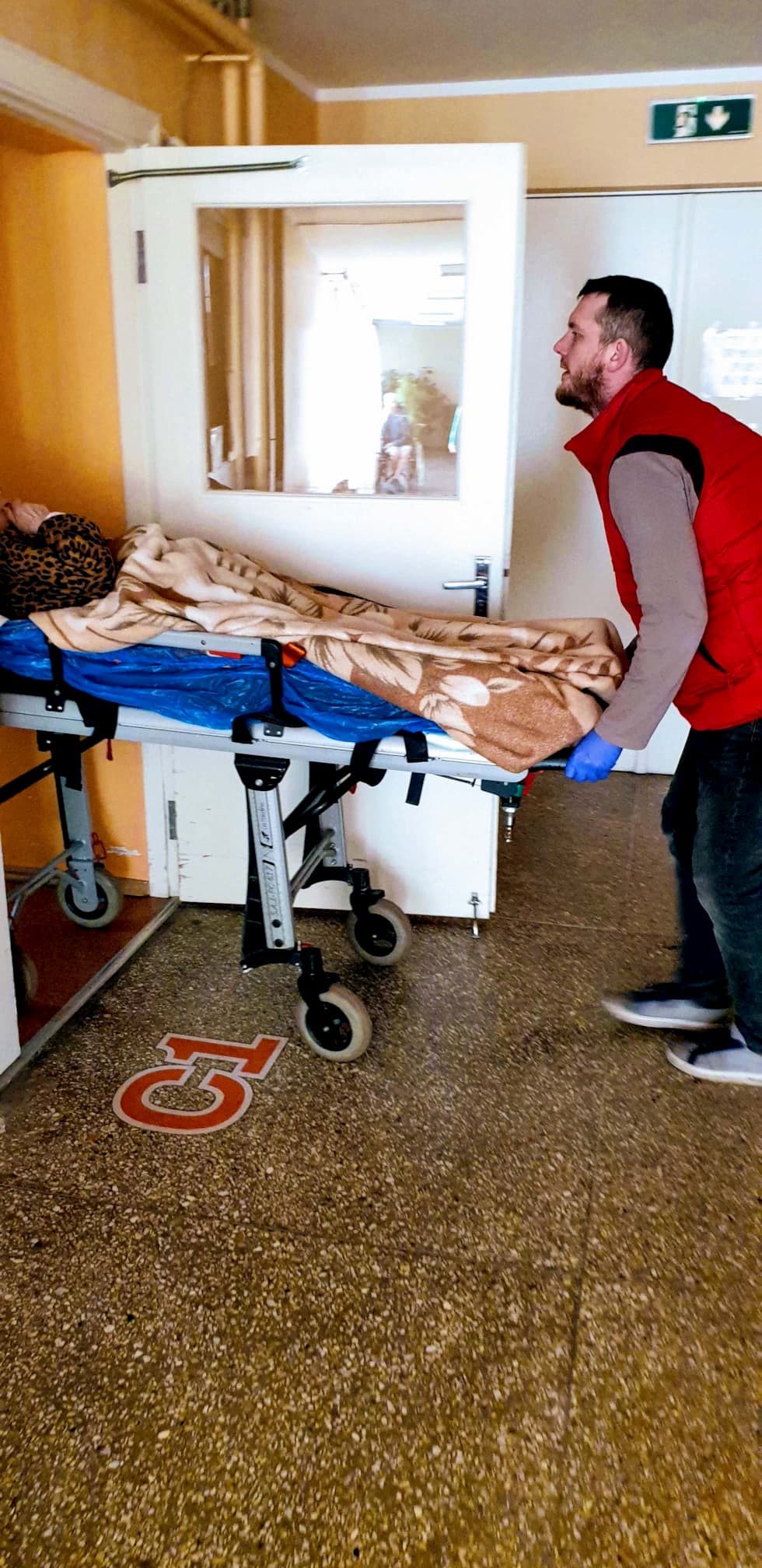 Med Taxi перевозка седячих больных и людей с ограниченными возможностями
